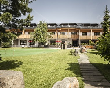 Ihre Hotels auf der Seiser Alm Ihre Hotels auf der Seiser Alm