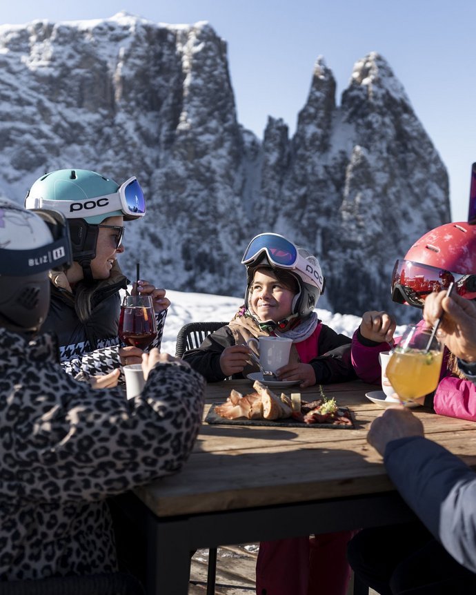 Familienhotel an der Piste in Südtirol: Urlaub auf der Seiser Alm Familienhotel an der Piste in Südtirol: Urlaub auf der Seiser Alm