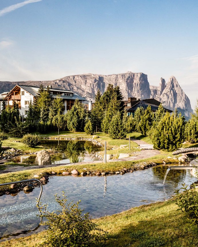 Familienhotel + Seiser Alm = Hotel Urthaler Familienhotel + Seiser Alm = Hotel Urthaler